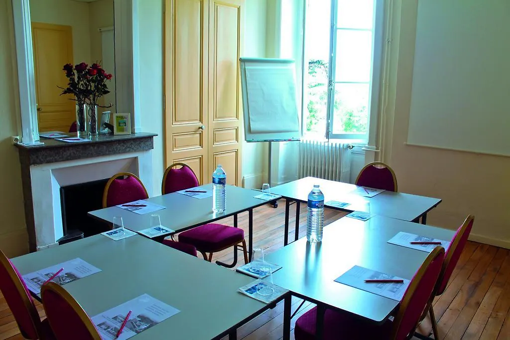 Hotel Vtf Le Domaine Les Hautannes Saint-Germain-au-Mont-dʼOr 2*,